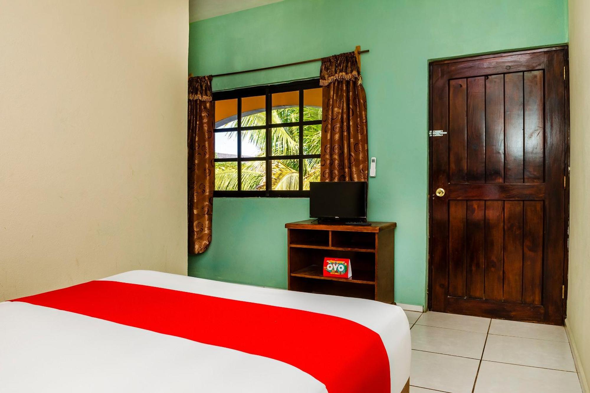 Oyo Hotel Miramar, Loreto Лорето Экстерьер фото